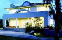 POWER HOUSE: Honeywell's low-cost home automation system offers an easy way to deliver integrated HVAC, home security, and lighting.