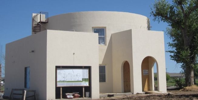 Built to be sustainable and strong, the Silo home boasts R-values of 28 for the walls and 60 for the roof, and can withstand winds of more than 200 mph. 