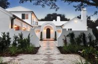 Plain But Fancy This Florida home combines traditional 1920s design with a modern appreciation for simplicity.