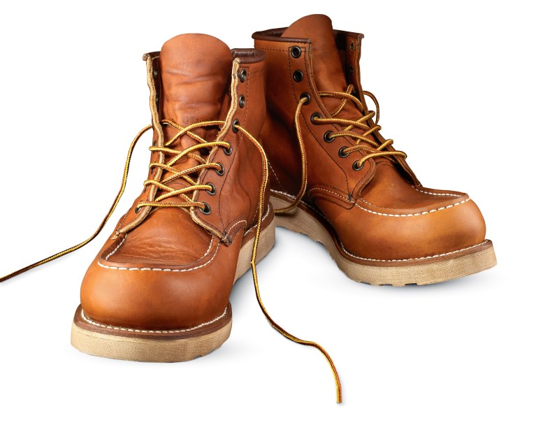 Featuring classic work boot styling, the smooth, full-grain
leather Red Wing 10875 has an ample
toe box and can be resoled. &nbsp;