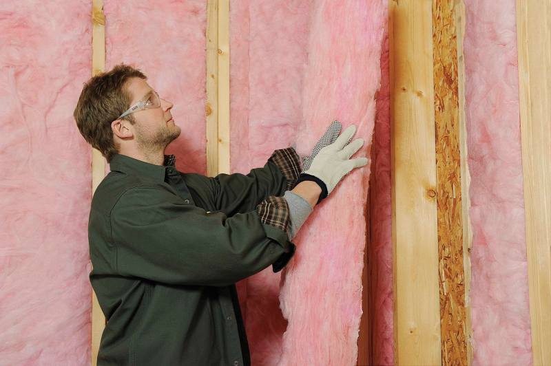 Fiberglass batts with verified R-value support a cost-effective Grade 1 installation.