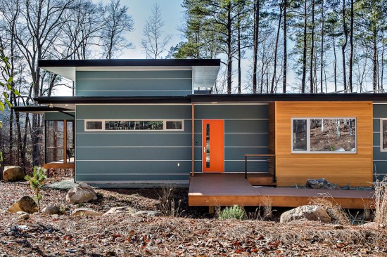 Strong horizontal lines in the fiber cement cladding and a cypress accent wall contribute to the house’s relaxed ease in its setting. 