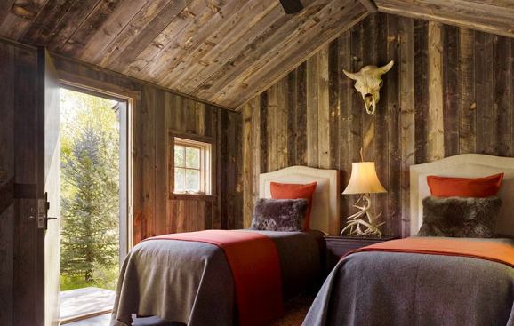 The bedroom also has access to the wooded site.