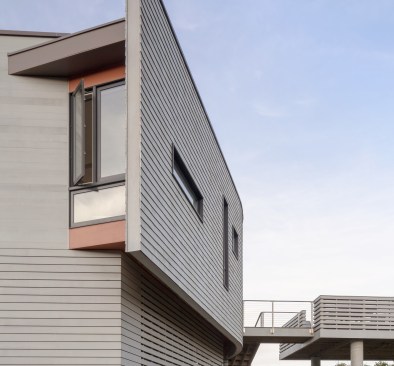 The+art+studio+is+elevated+above+a+ground+level+open+air+storage+area.+