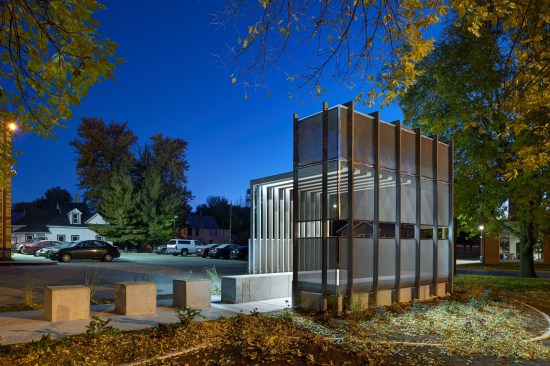 Corinthian Gardens Smokers' Shelter - ASK Studio / Des Moins, Iowa