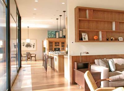 Communal areas designed for both intimate occasions and large gatherings are organized for maximum flexibility. The living room and dining room, for example, open out to a courtyard, which can also be used for entertaining.