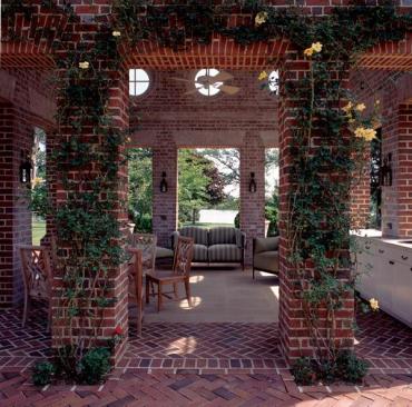 Varying brick patterns, with and without mortar, add interest to the monochromatic material palette. Landscape architect Jay Graham explains that historic patterns indigenous to the Mid-Atlantic region were alternated according to which areas are "stopping places and moving places."