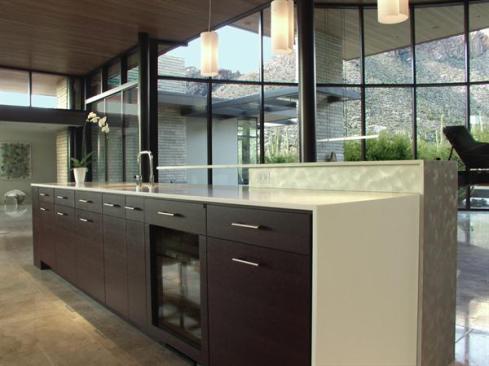 The+home+measures+6000+square+feet%2c+so+there%27s+plenty+of+room+for+floor-to-ceiling+glass+that+embraces+the+views%2c+as+well+as+high-functioning+undercounter+storage.