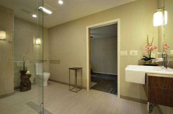 The+wide+doorway+is+suitable+for+a+wheelchair+or+a+walker.+