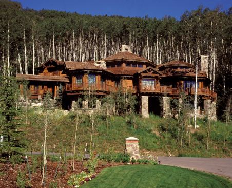 Typical of Beck Building Company’s work in scale and style, this vacation house looks thoroughly at home in the Rockies.