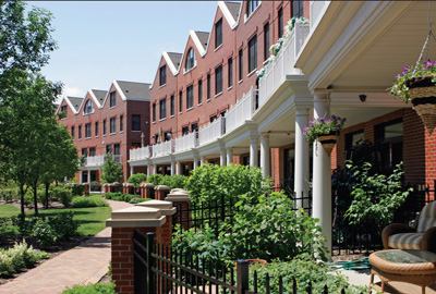 The new residents—young professionals and empty-nesters—are indispensable to the project's success, so the architects didn't stint on their homes' architectural details. Landscaped entry courtyards, bays, and canopies add rhythm to the long red-brick fa&ccedil;ades of the 154 townhouses.