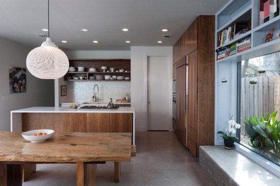 This kitchen does it all by combining white surfaces, natural finishes, and textured embellishments.&nbsp;Project: Elizabeth Residence by Alterstudio&nbsp;