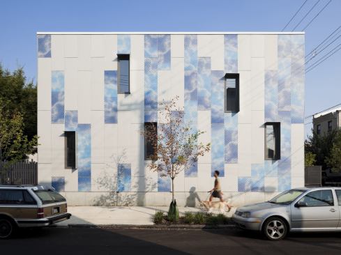 Darling says Post Green likes to have fun. For the Skinny Project, that translated into screen printing a “house tattoo” on the CertainTeed fiber-cement siding, providing the architect some artistic freedom—and the neighborhood some visual whimsy—that can’t always be attained on a more basic palette.