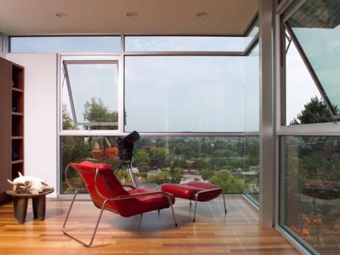 The master bedroom captures views to Catalina Island and the Pacific Ocean.