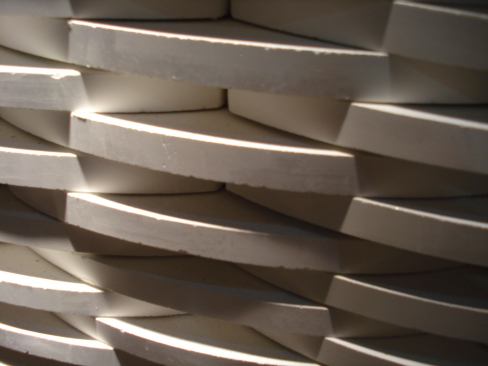 Inspired by the modern architectural forms of its namesake, the Brasilia line by Pietra Revestimentos takes texture to a whole new level.
www.pietrapisos.com.br.