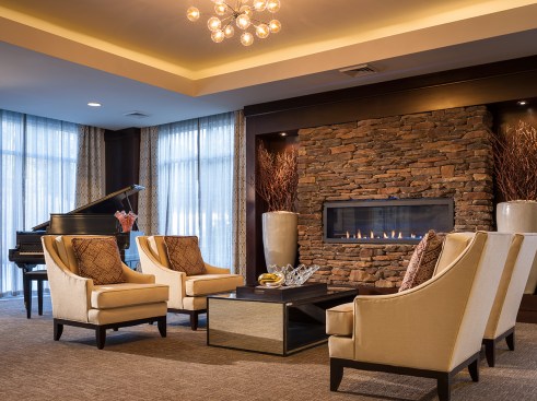 The 83,000-square-foot Residences at Wingate, in Needham, Mass., eschews the institutional feel so common in senior housing. Gracious furnishings and an amenity-rich environment enhance the dignity of residents, making long-term care desirable and improving healthcare outcomes. The inviting atmosphere also increases the likelihood and frequency of visitation from family members, a crucial element for positive experiences across the continuum of care.
