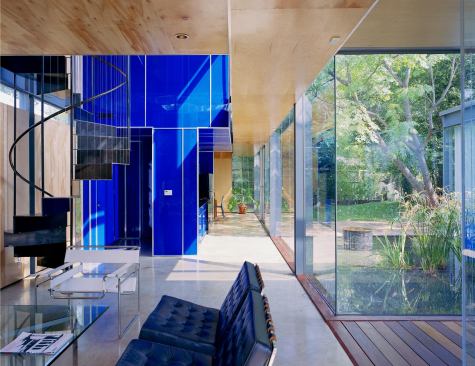 An early and influential project, this house demonstrates the firm’s proclivity for experimenting with materials and inside-out spaces.