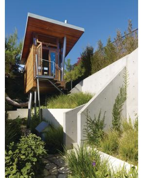 In a steep canyon in West Los Angeles sits the Banyan Drive Tree House, built for an artist who also loves nature.  