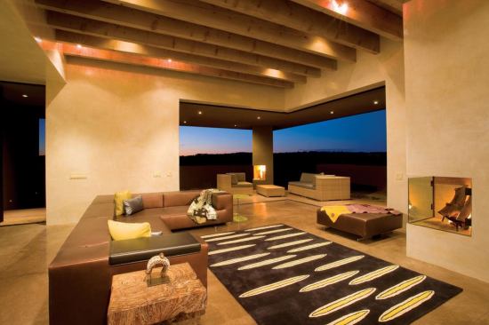 Indoor-outdoor living areas take advantage of Santa Fe's hospitable climate.